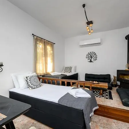 Moana House * Sálakos